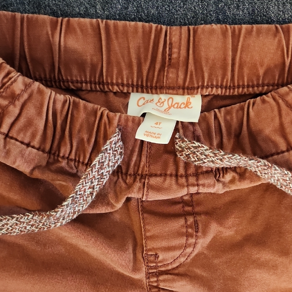4 Pairs Of 4-5T Pants - Picture 3 of 6